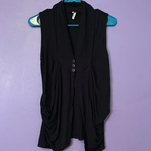 Studio Y - Picture 1 of 2